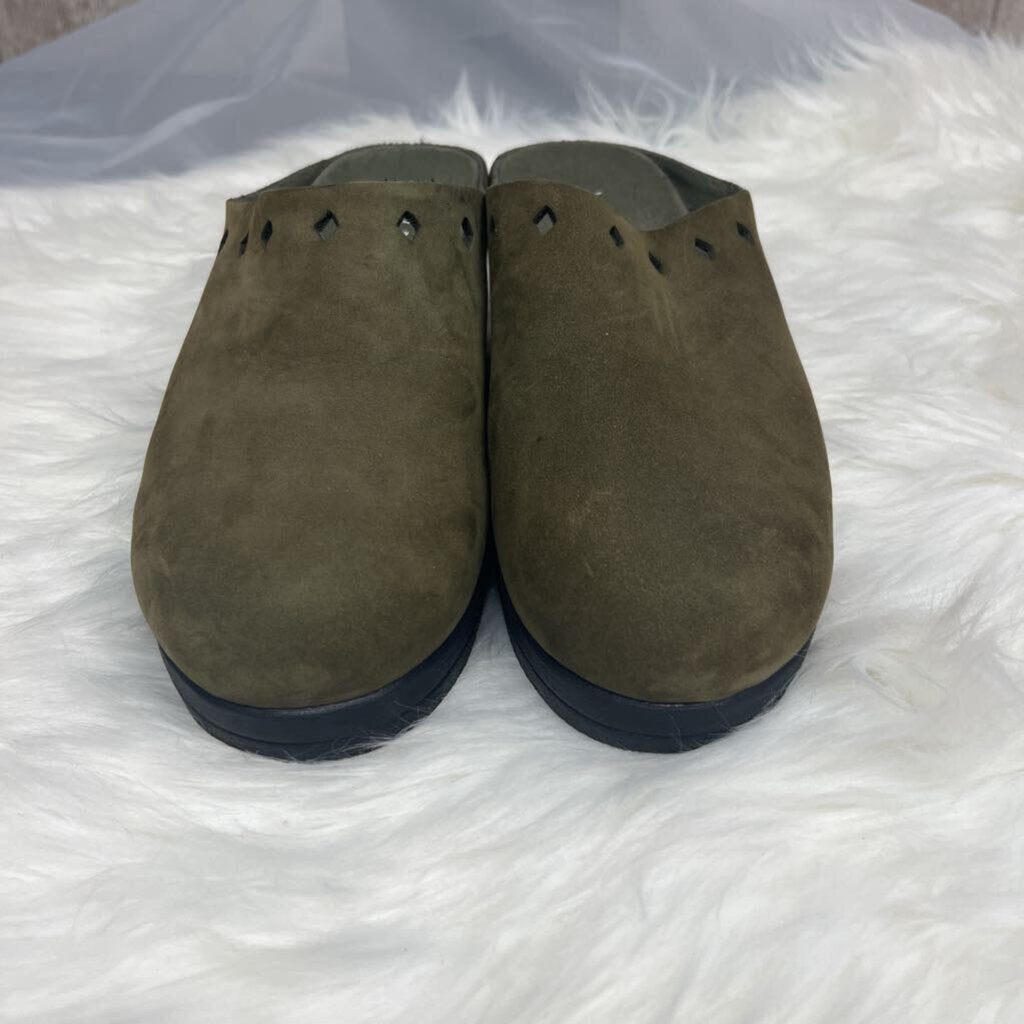 Liz Claiborne Green Suede Mules